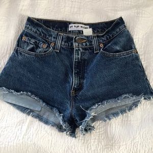 High rise “get high waisted” Levi’s shorts